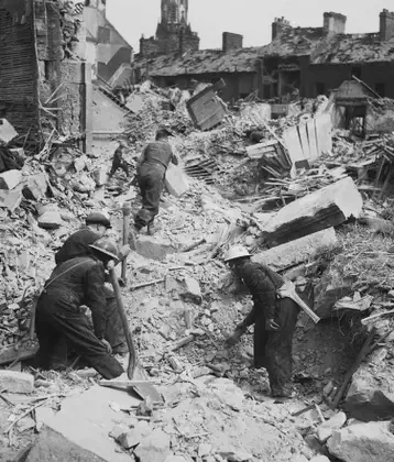 /images/tich/AIR_RAID_DAMAGE_IN_THE_UNITED_KINGDOM_1939-1945_-_H_9476.webp